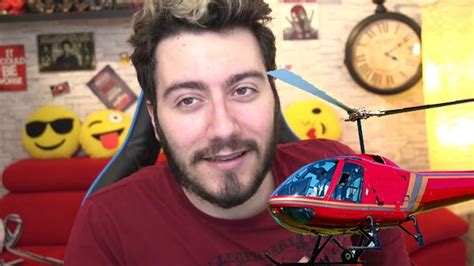Y­o­u­T­u­b­e­r­ ­E­n­e­s­ ­B­a­t­u­r­,­ ­y­e­n­i­ ­e­v­i­n­e­ ­h­e­l­i­k­o­p­t­e­r­ ­p­i­s­t­i­ ­y­a­p­t­ı­r­d­ı­